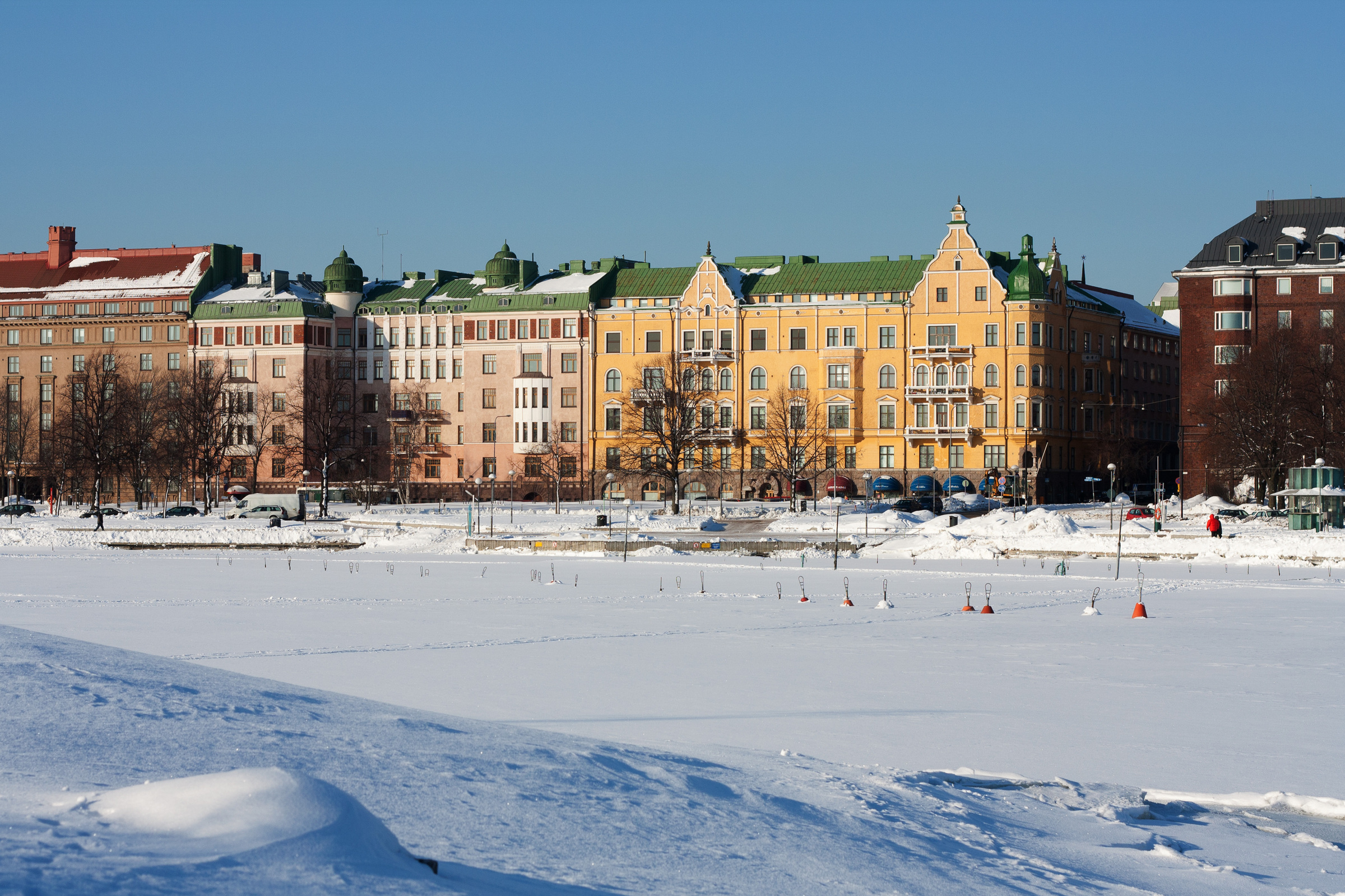 Häuser an der Küste von Helsinki
